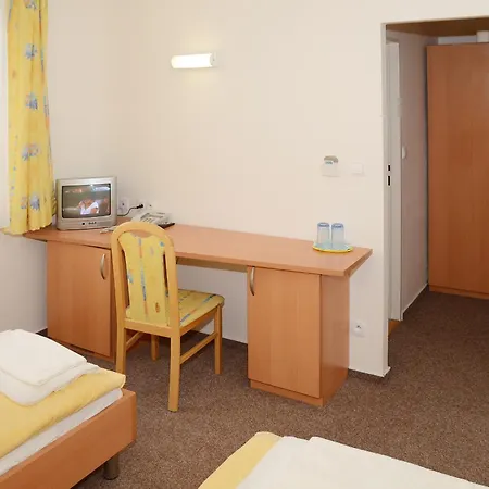 Imos Prag